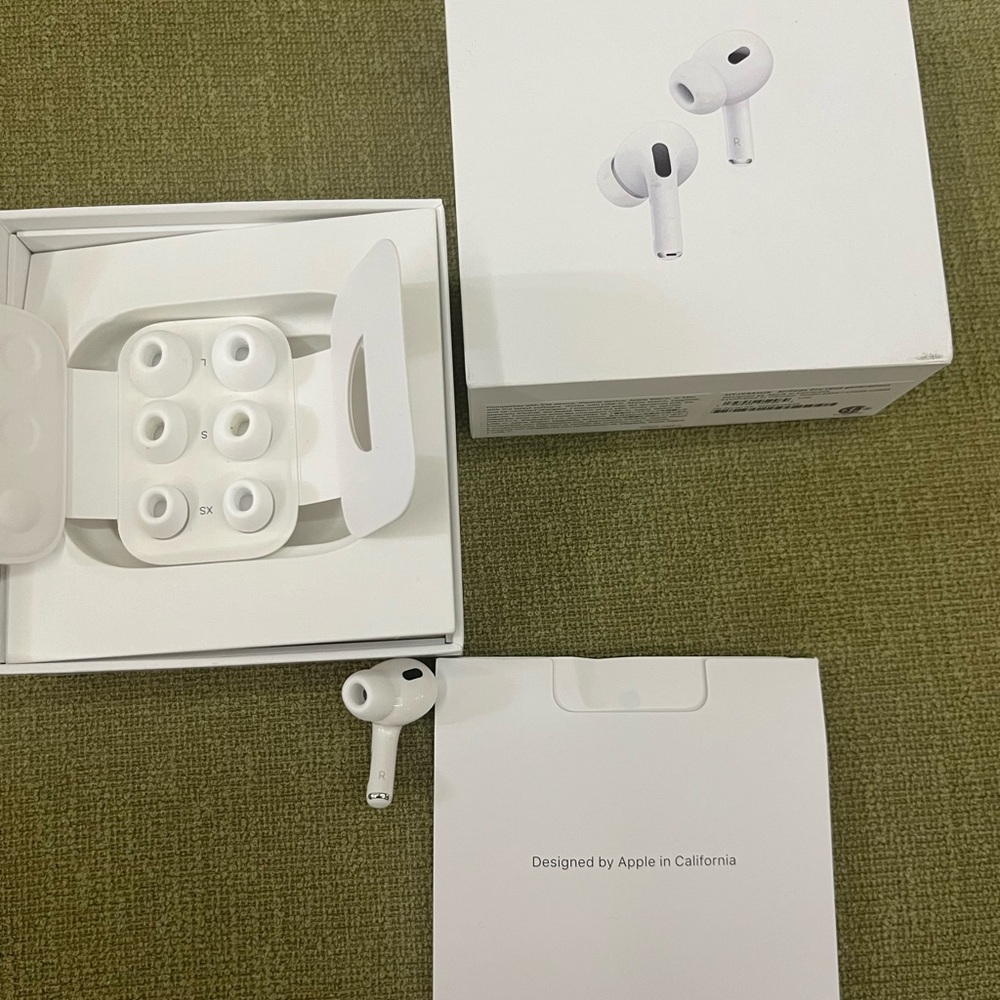 right AirPods Pro- white